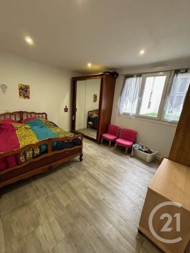 Afficher la photo en grand Appartement F4 à vendre - 4 pièces - 77.32 m2 - CROSNE - 91 - ILE-DE-FRANCE - Century 21 Vesta Immobilier