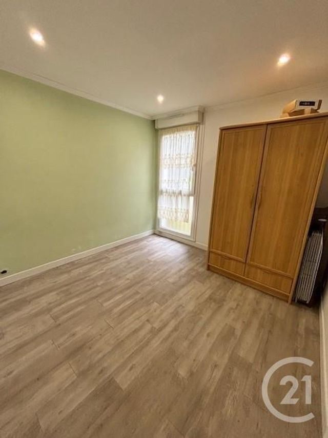 Afficher la photo en grand Appartement F4 à vendre - 4 pièces - 77.32 m2 - CROSNE - 91 - ILE-DE-FRANCE - Century 21 Vesta Immobilier